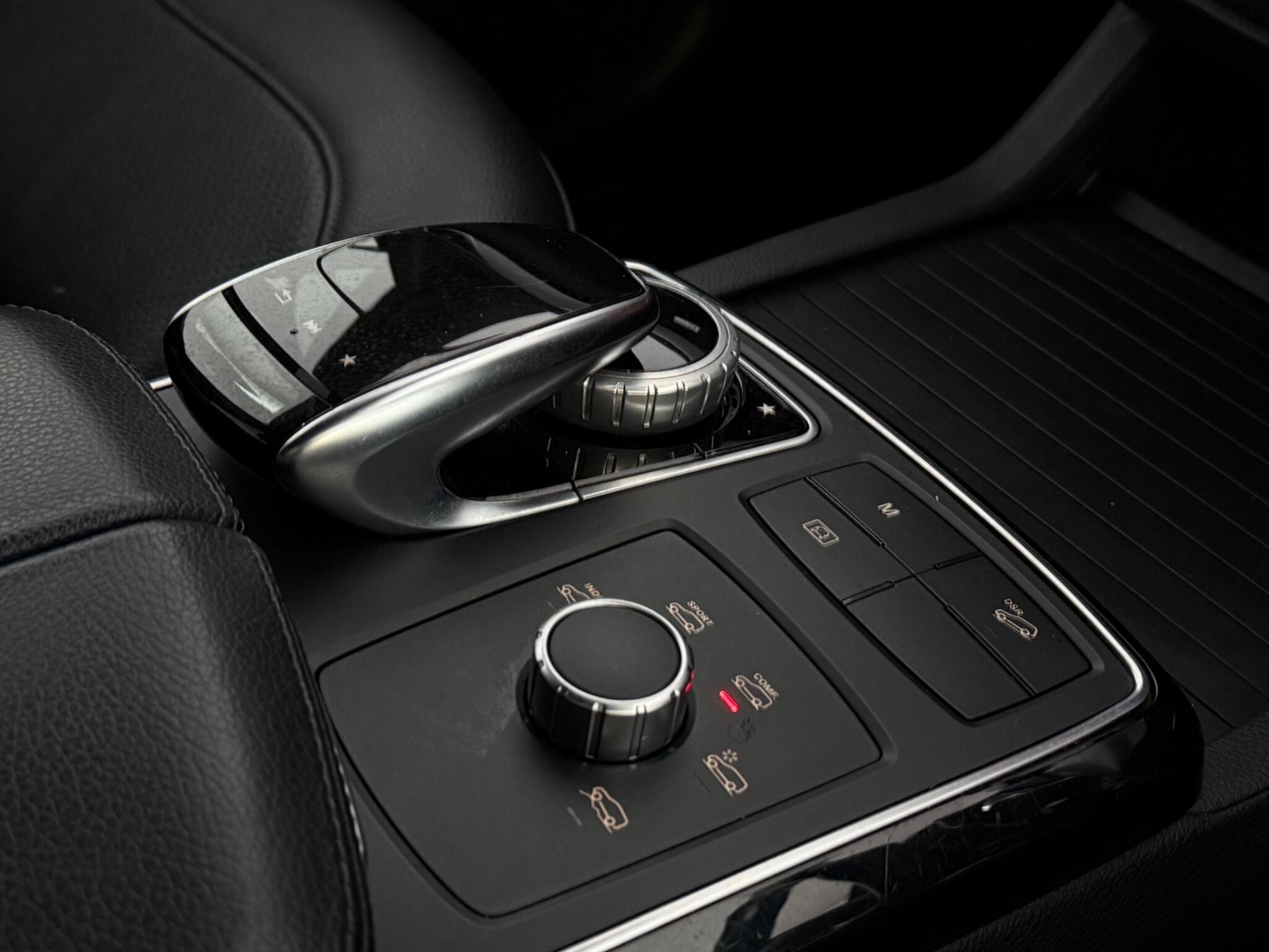 Mercedes-Benz GLE view 24