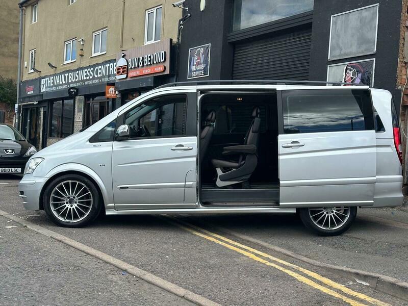 Mercedes-Benz Viano view 29