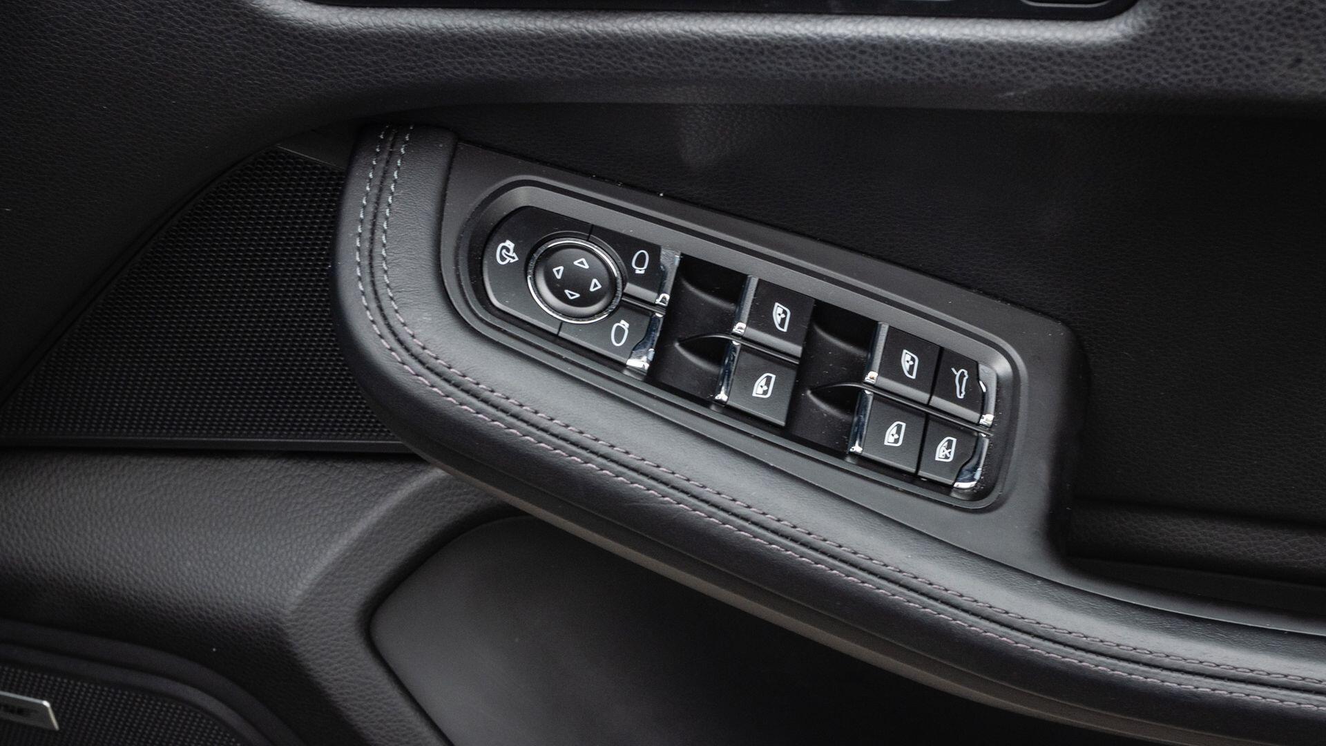 Porsche Macan view 16