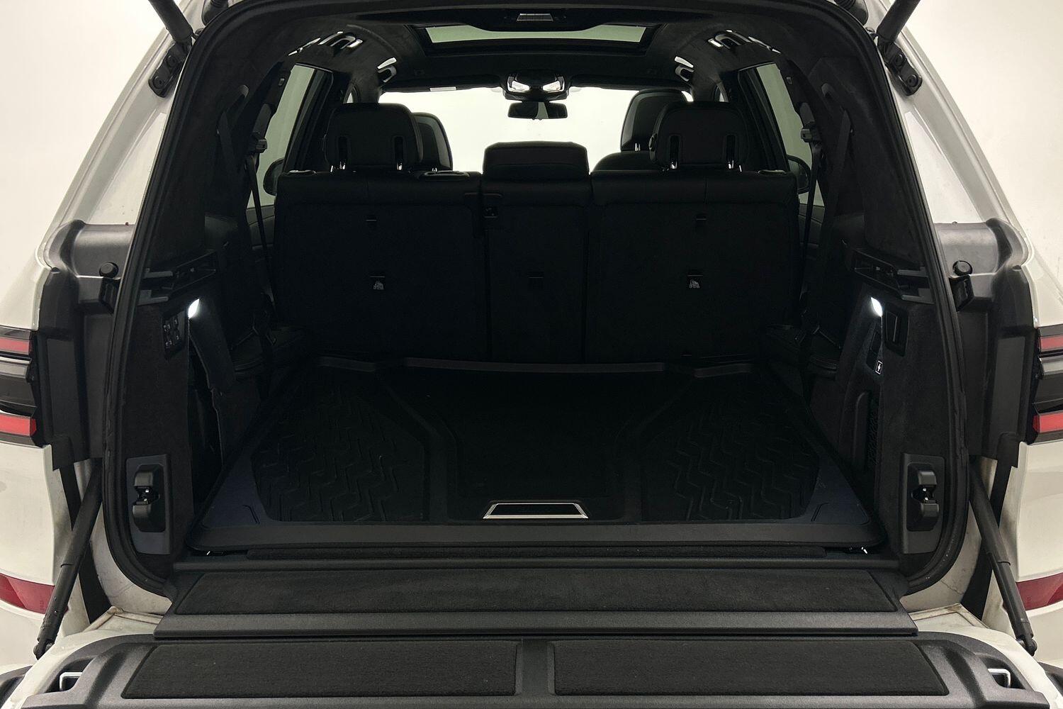 BMW X7 view 14