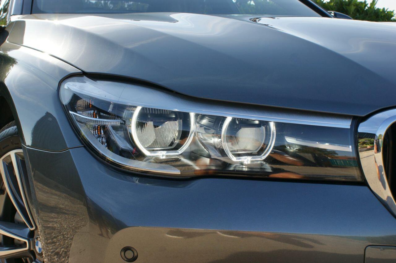 BMW 7 Series view 7