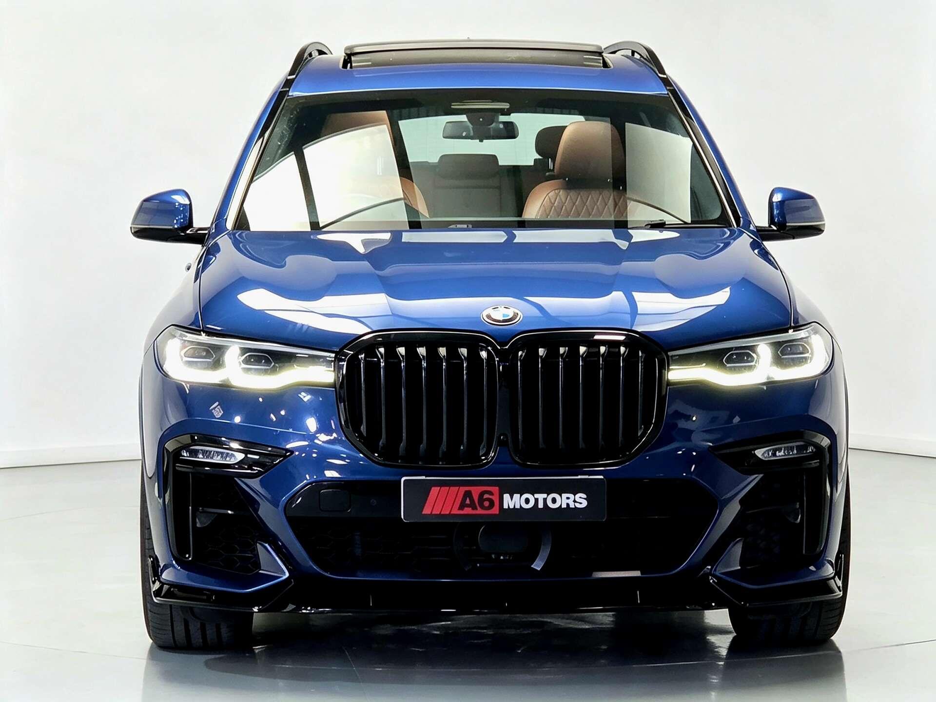 BMW X7 view 5