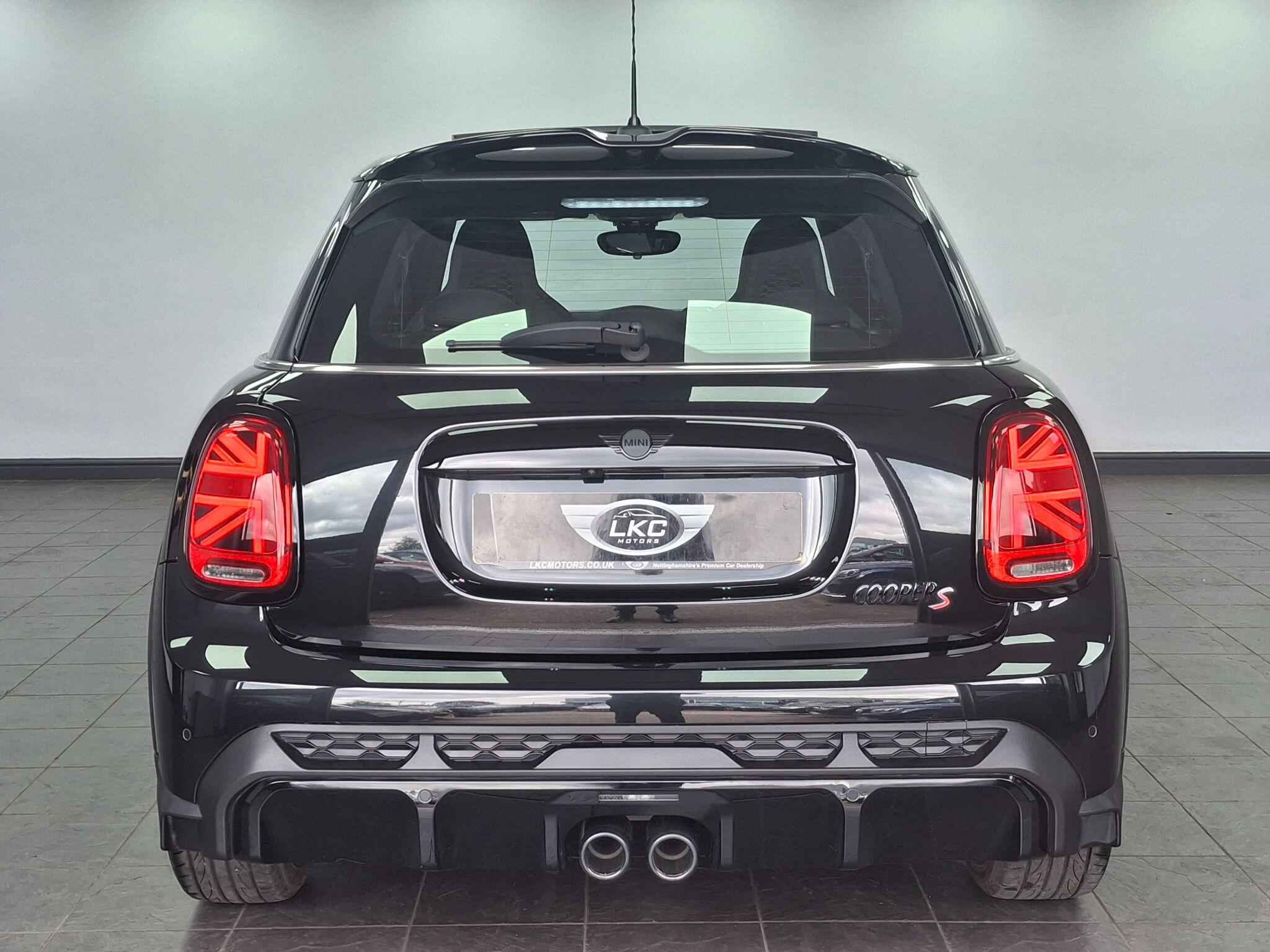 Mini Hatch view 23