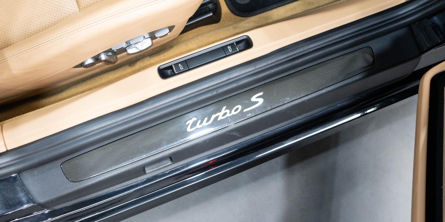 Porsche 911 view 21