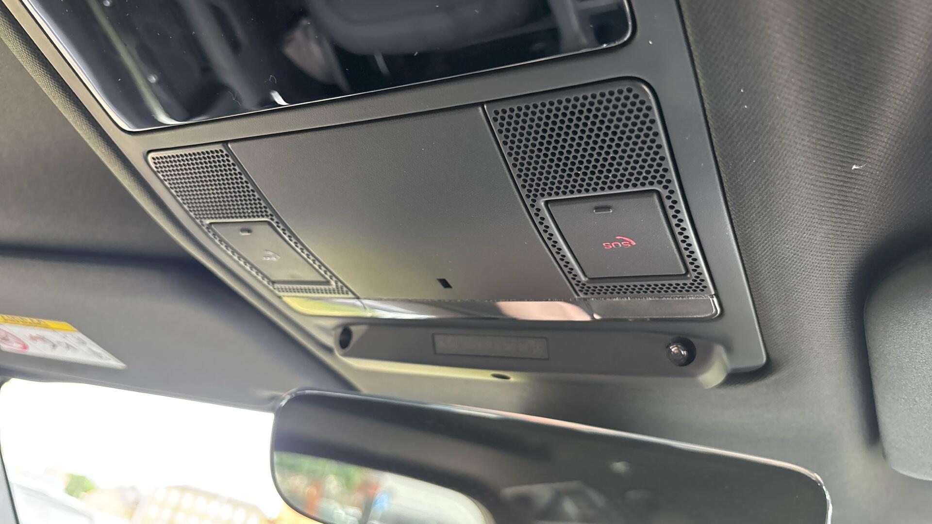 Land Rover Defender view 40