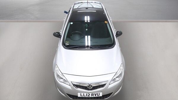 Vauxhall Astra view 4