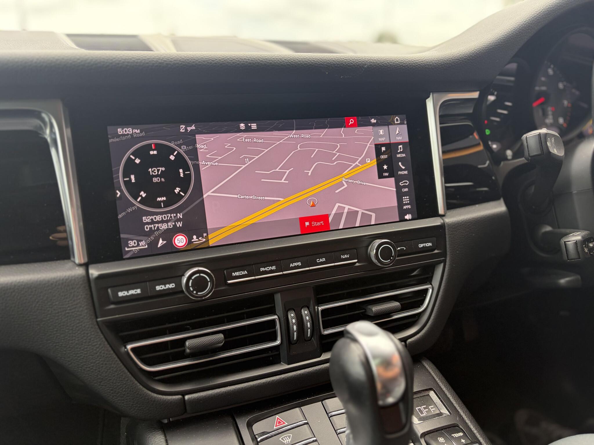 Porsche Macan view 27