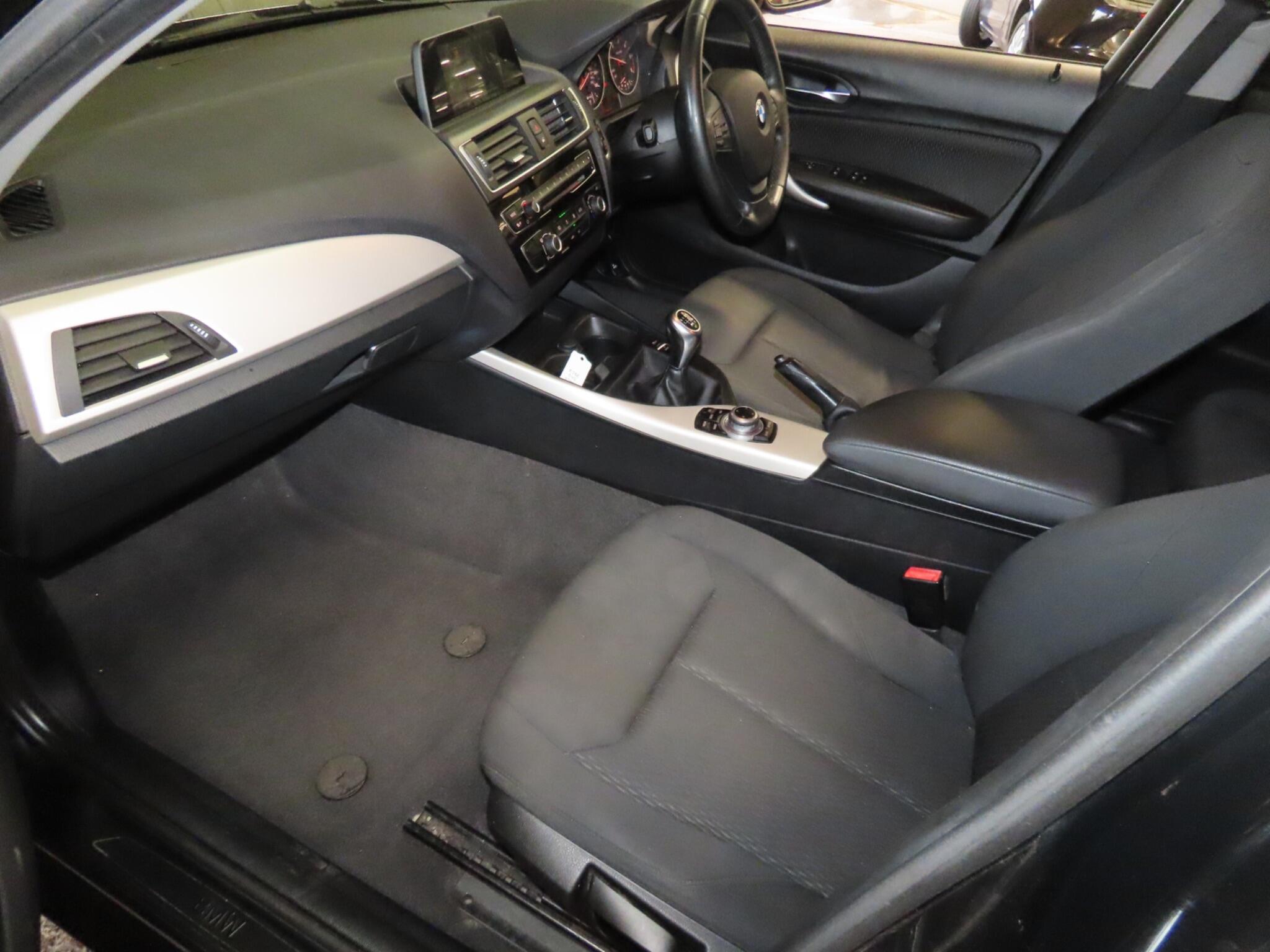 BMW 1 Series view 8