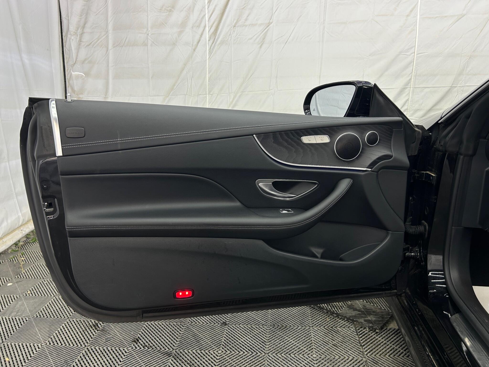 Mercedes-Benz E Class view 36