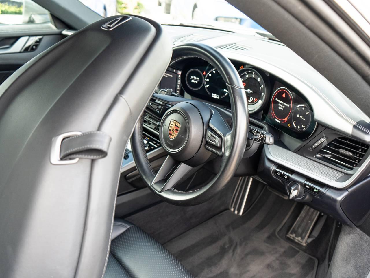 Porsche 911 view 25