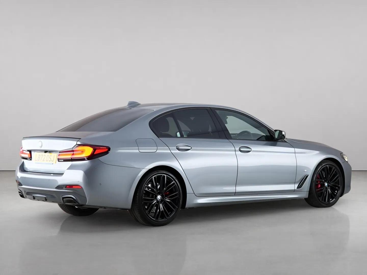 BMW 5 Series view 8