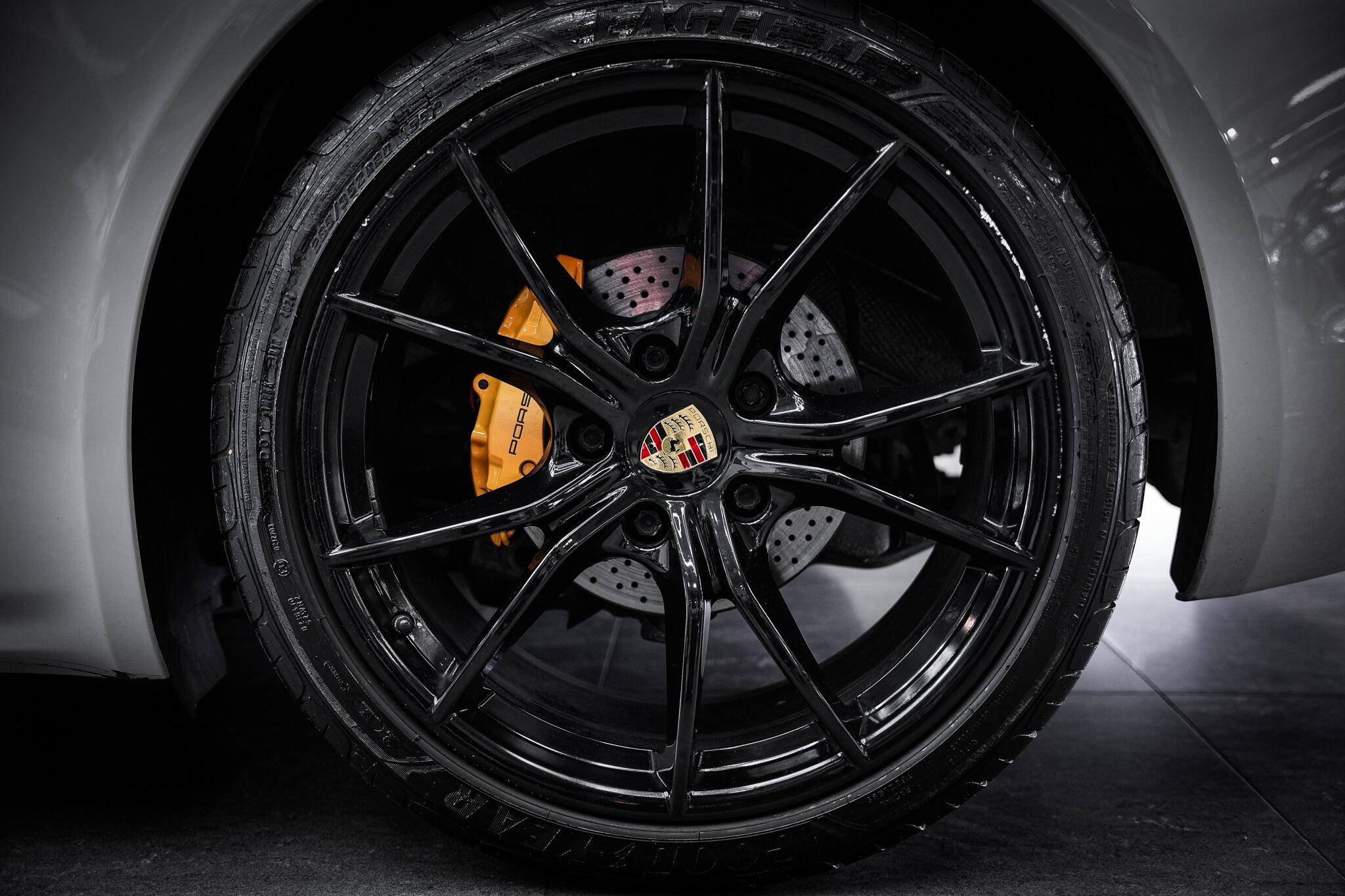 Porsche Cayman view 26