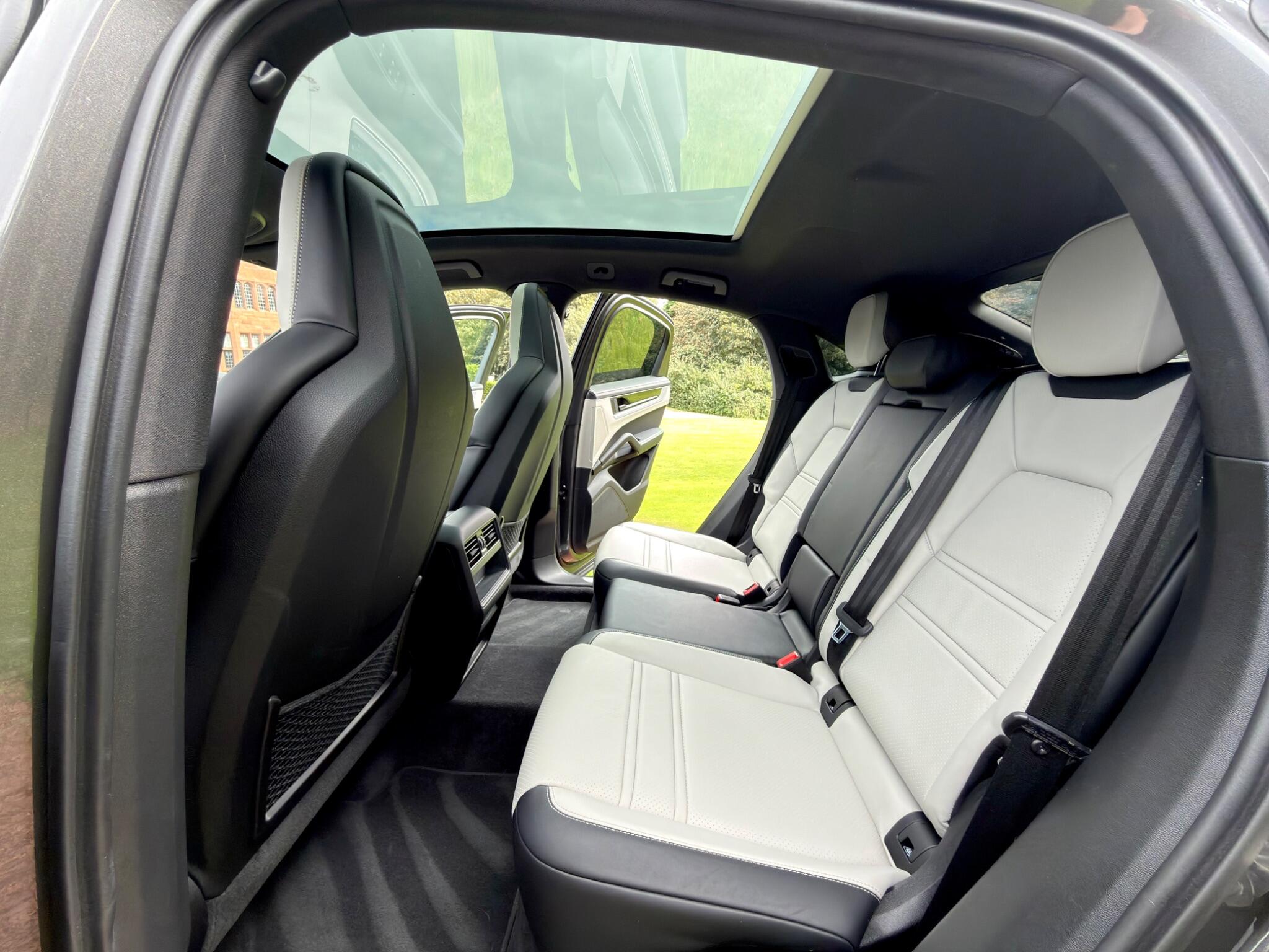 Porsche Cayenne view 39