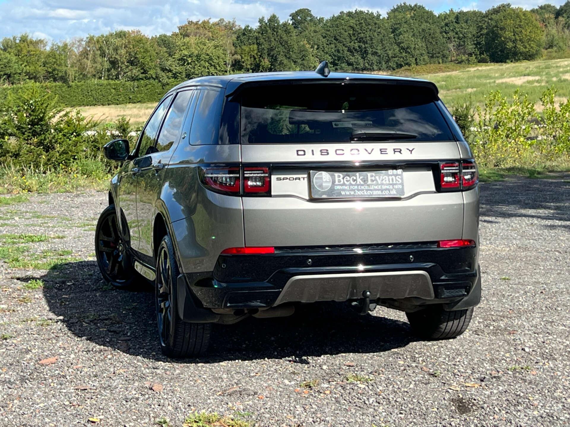 Land Rover Discovery Sport view 13