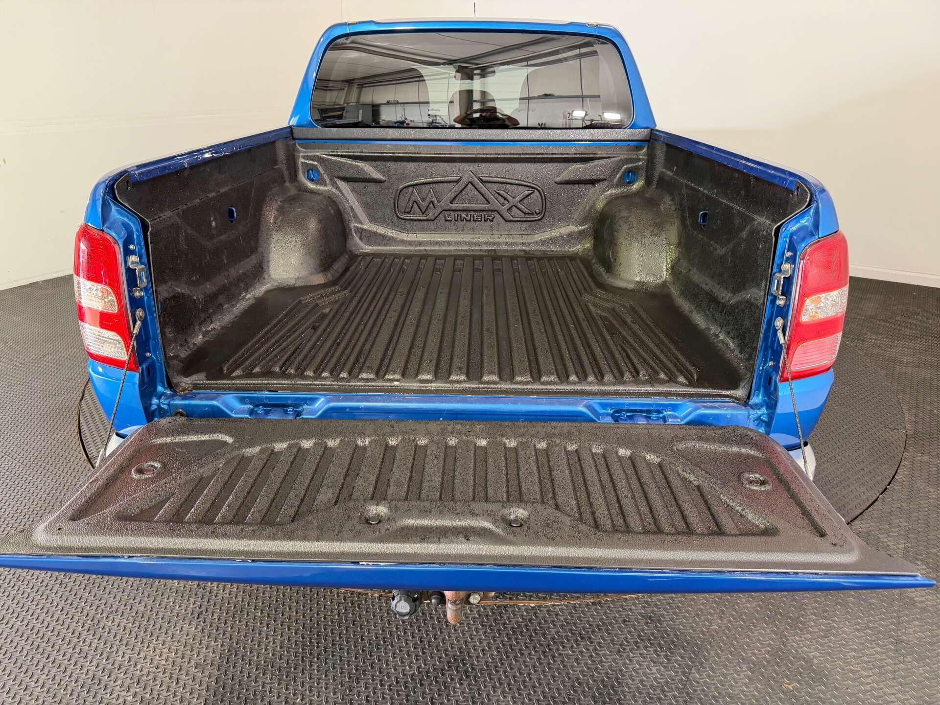 Mitsubishi L200 view 11
