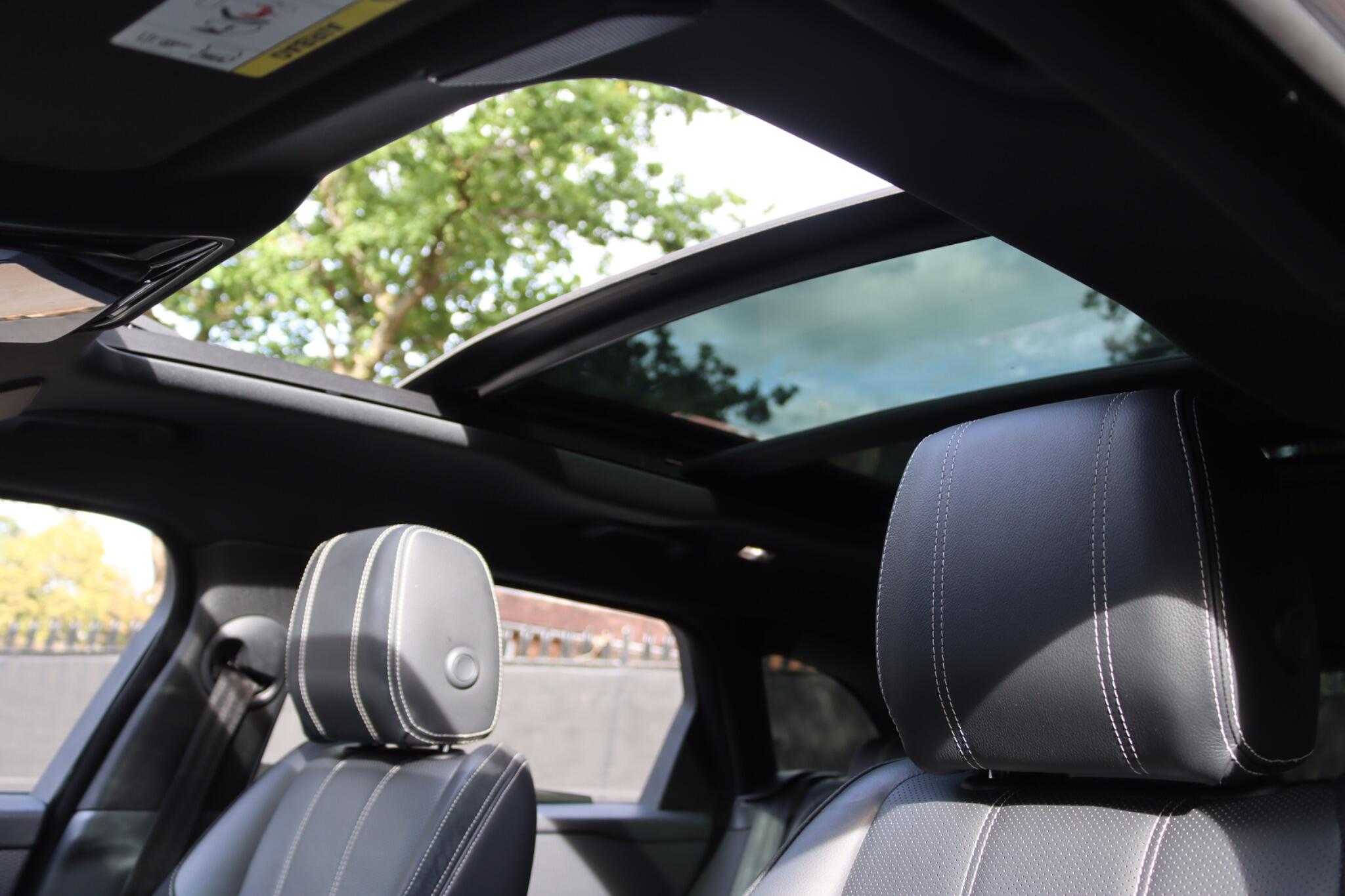 Land Rover Range Rover Velar view 4