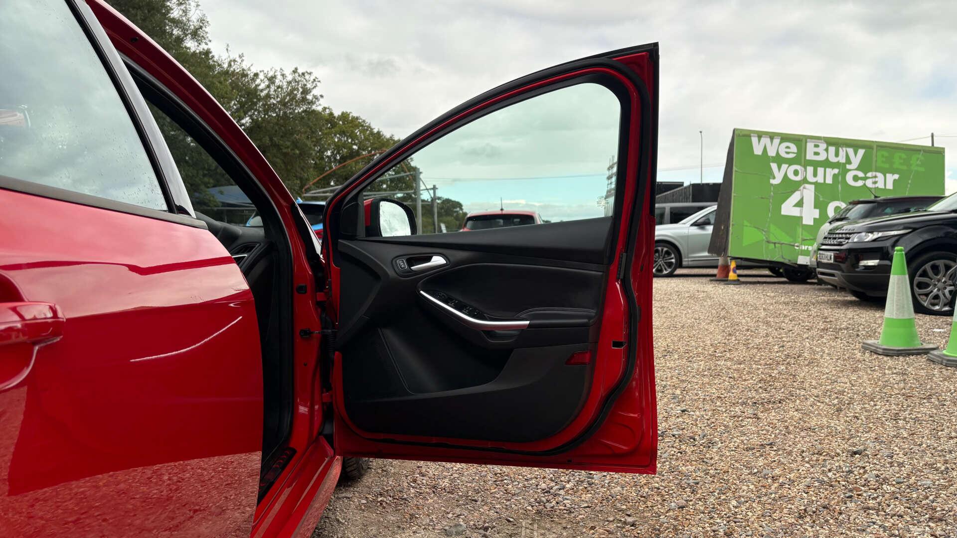 Ford Focus view 46