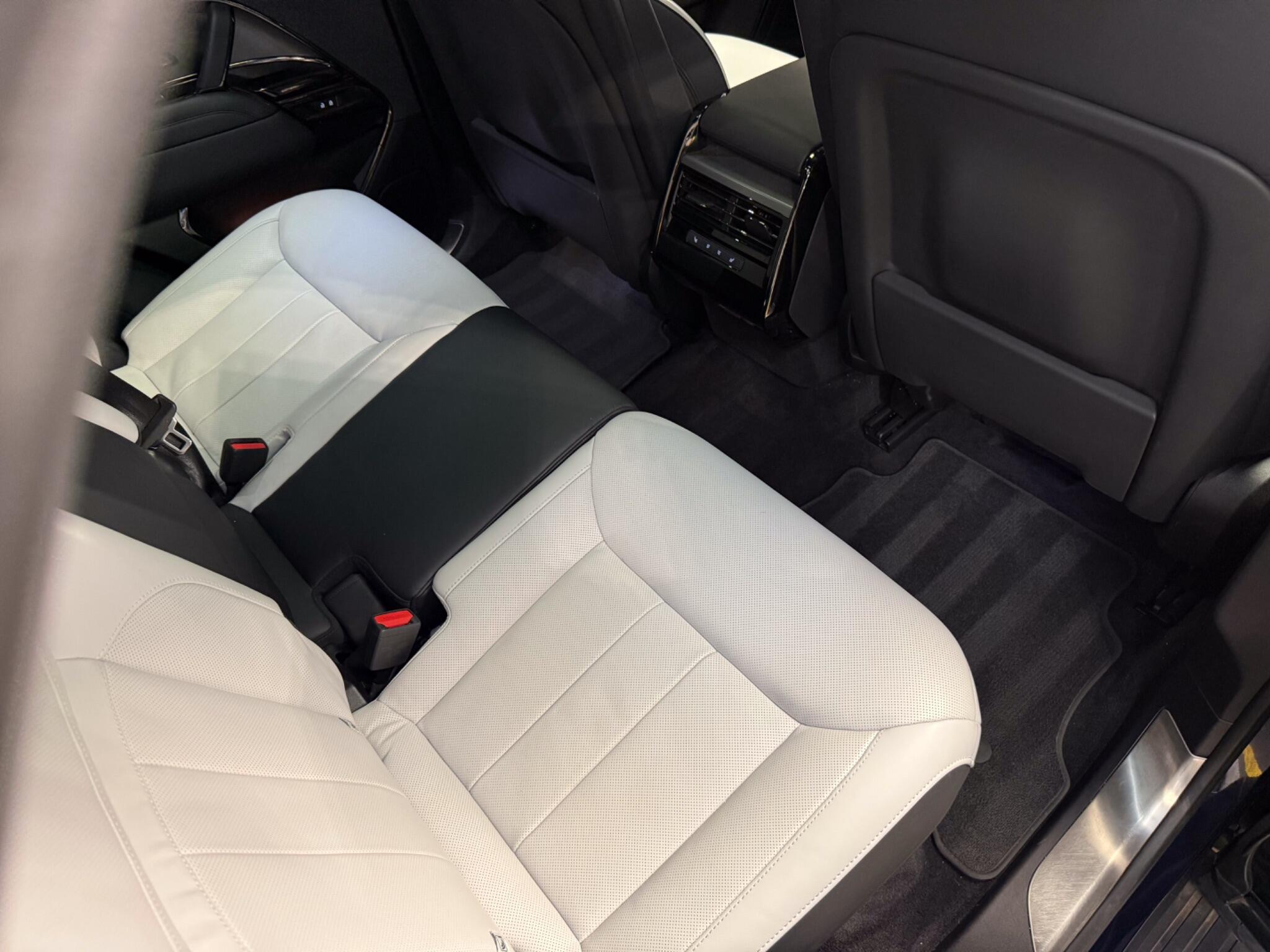 Land Rover Range Rover Sport view 28