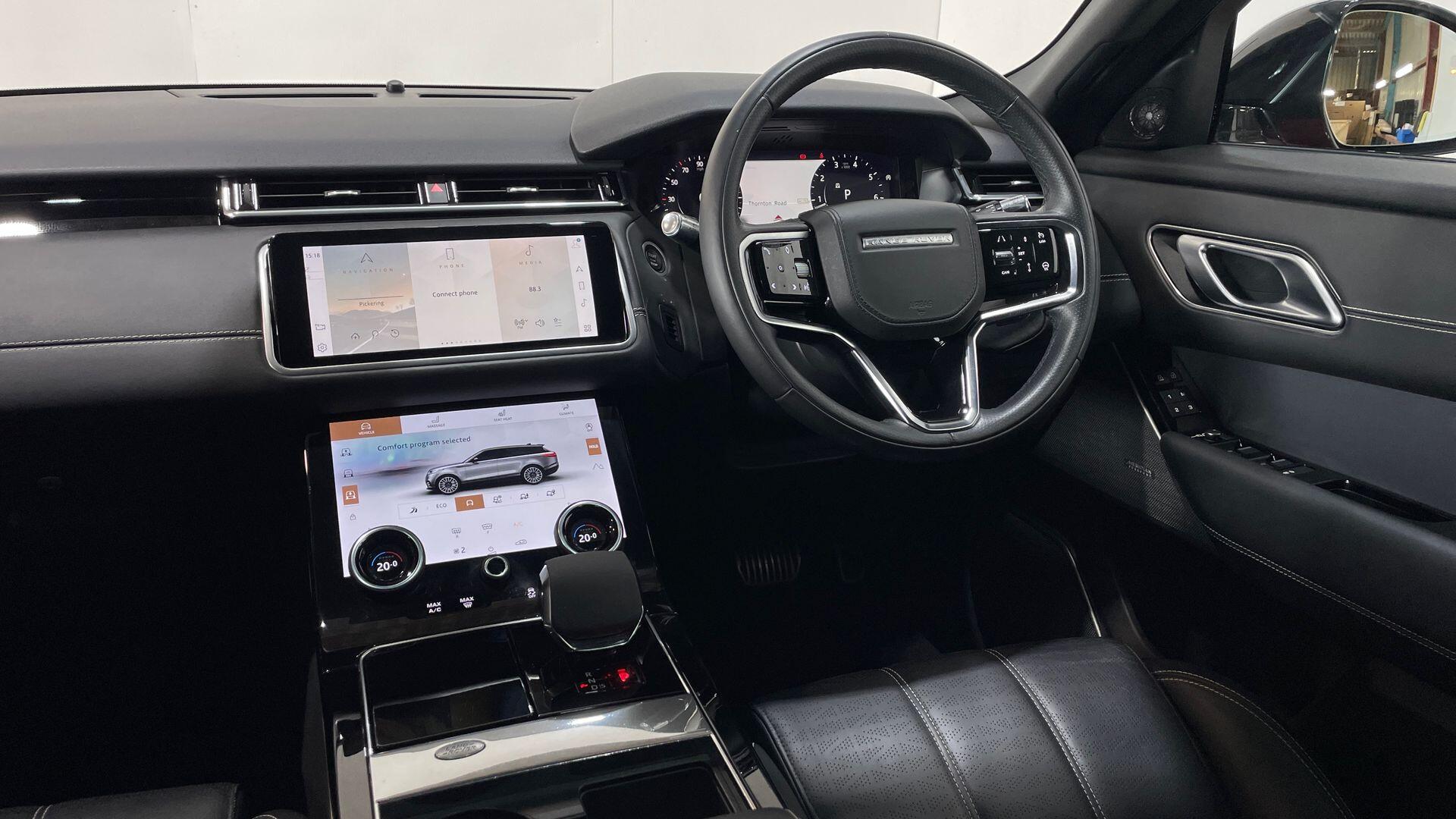 Land Rover Range Rover Velar view 31