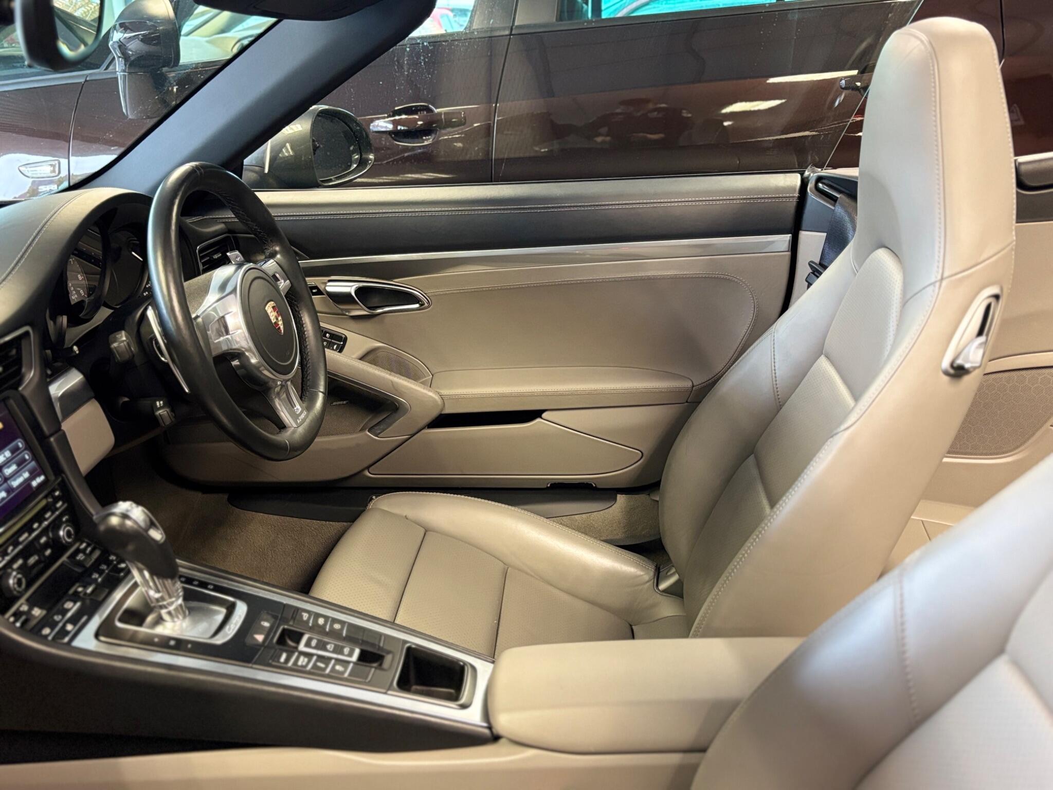 Porsche 911 view 38