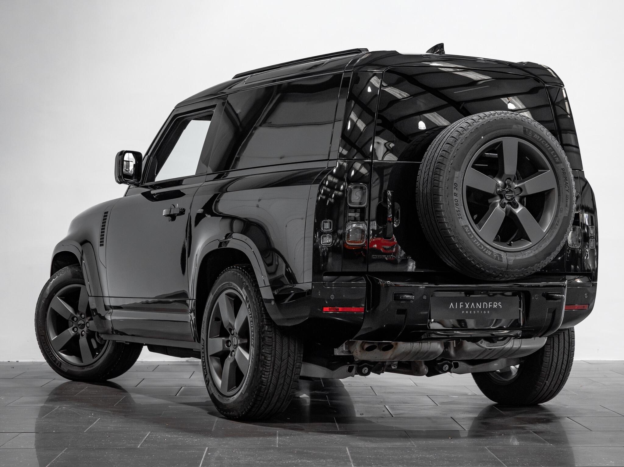 Land Rover Defender 90 view 7