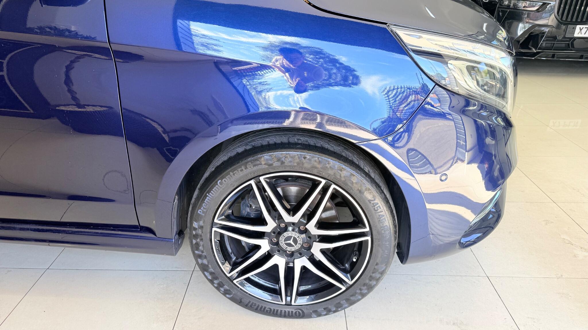 Mercedes-Benz V-Class view 63