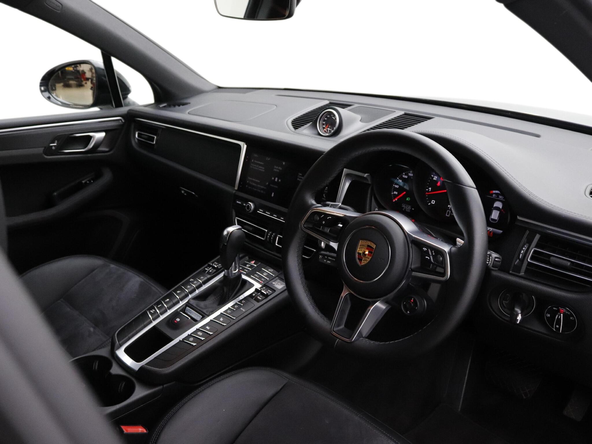 Porsche Macan view 9