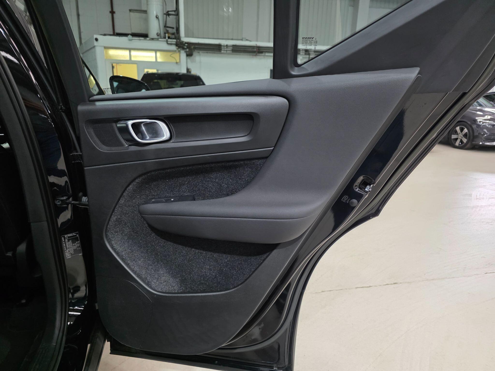 Volvo XC40 view 27