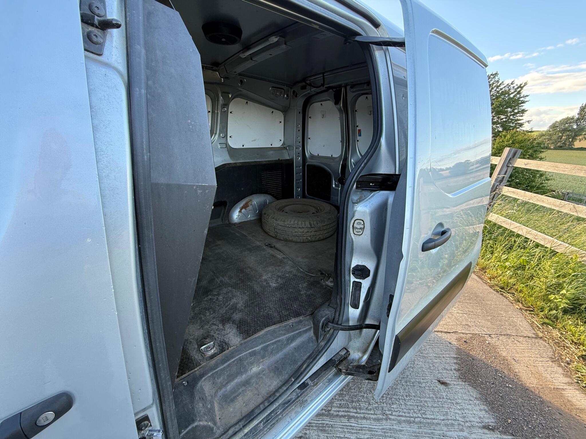 Citroen Berlingo 1.6 HDi 850 Enterprise L1 5dr — photo 43 of 92