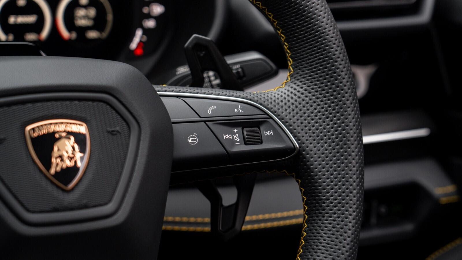 Lamborghini Urus view 13