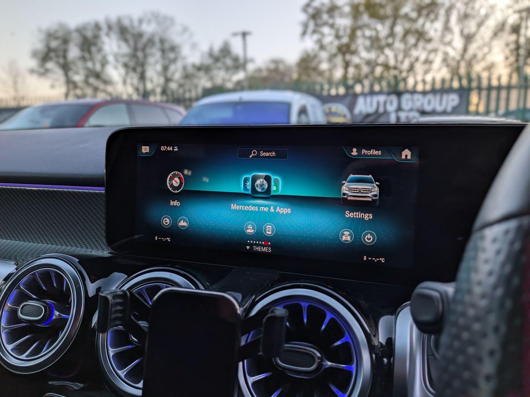 Mercedes-Benz GLB view 53