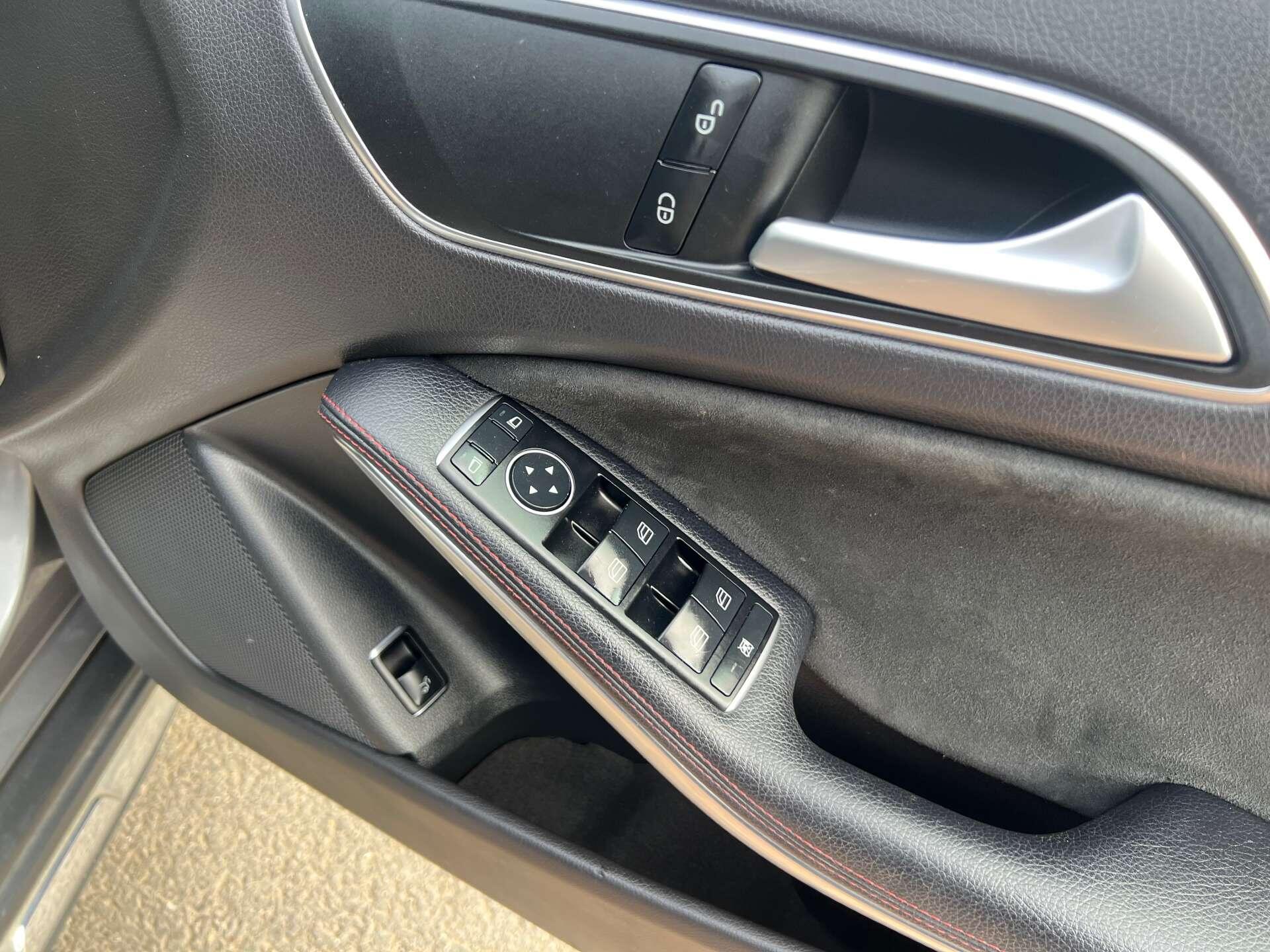 Mercedes-Benz GLA view 44