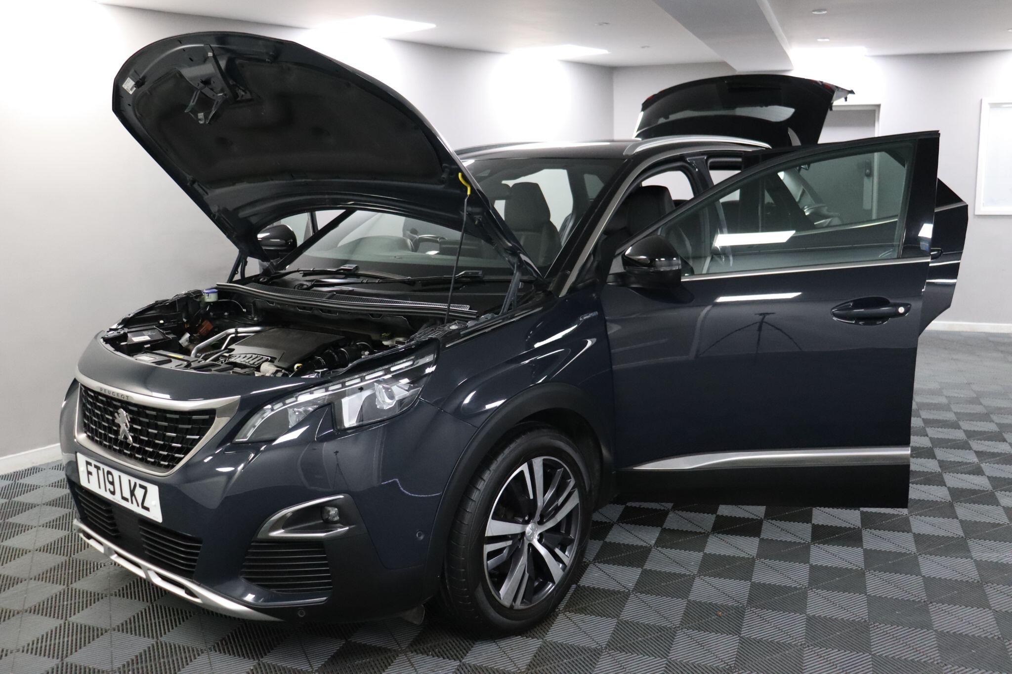 Peugeot 3008 view 6