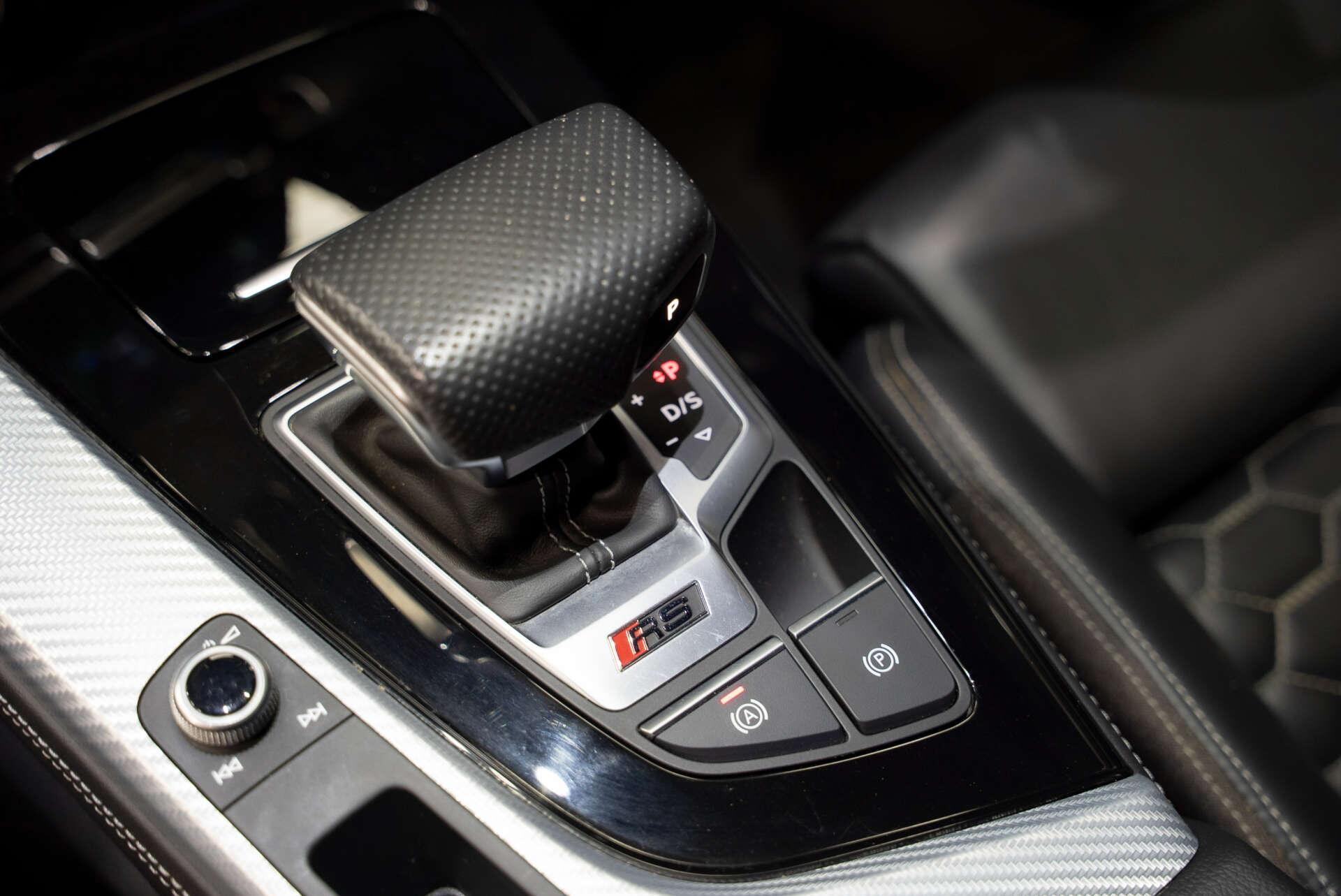 Audi RS4 Avant view 16