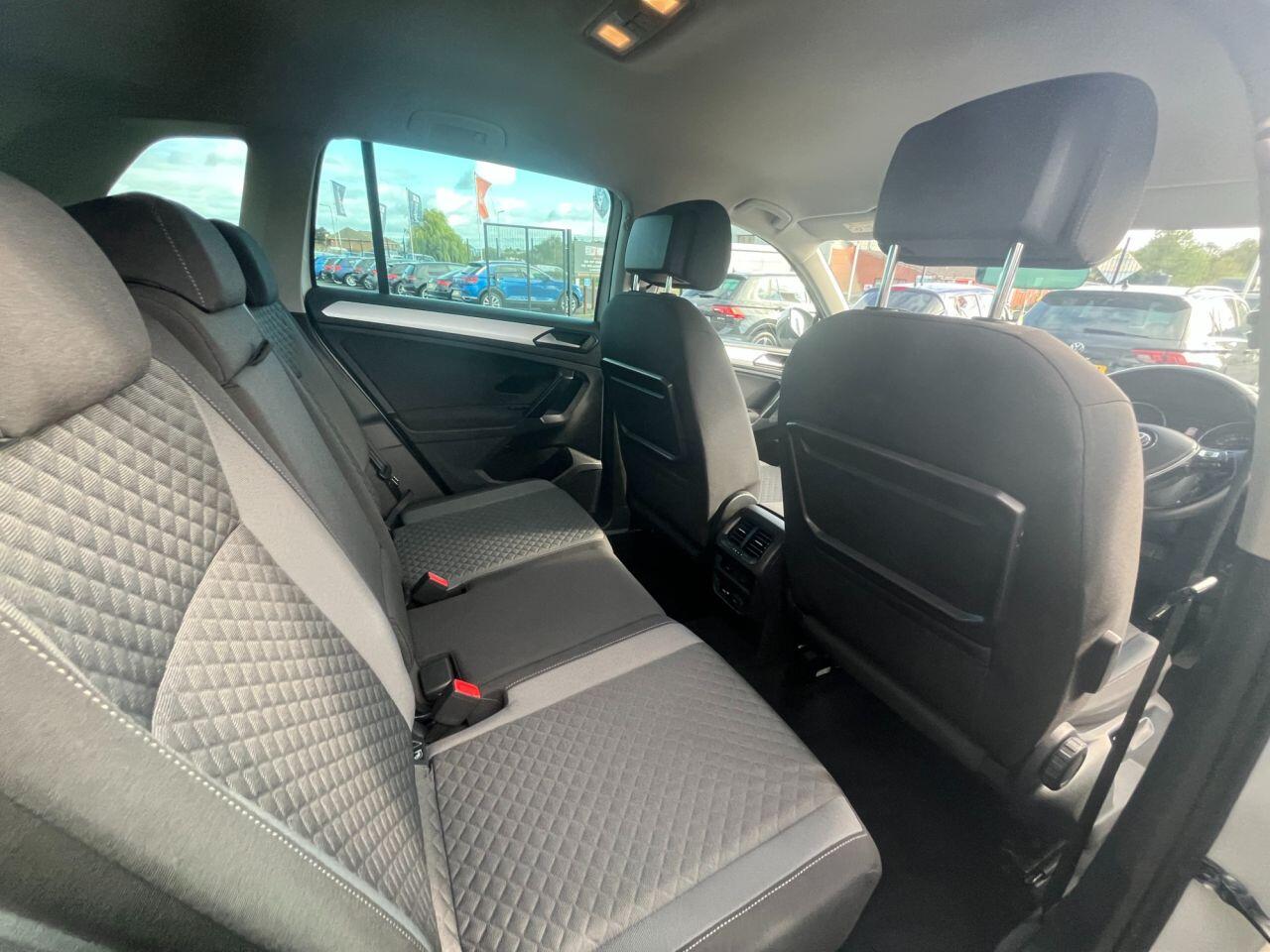 Volkswagen Tiguan view 13