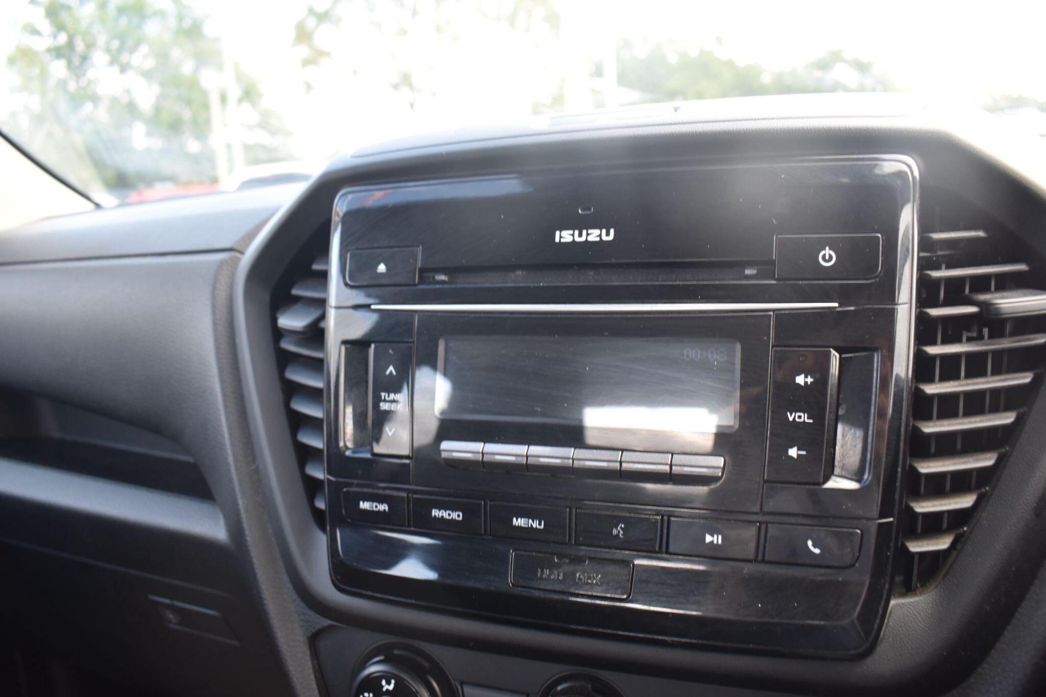 D-Max - 1.9 TD Utility 4WD Euro 6 (s/s) 2dr - Image 16