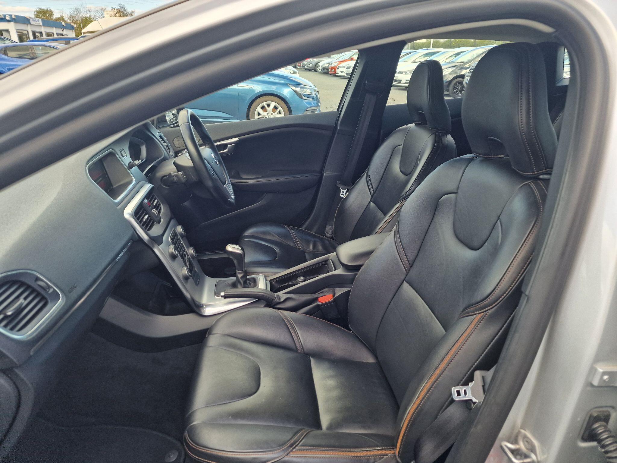 Volvo V40 Cross Country view 53