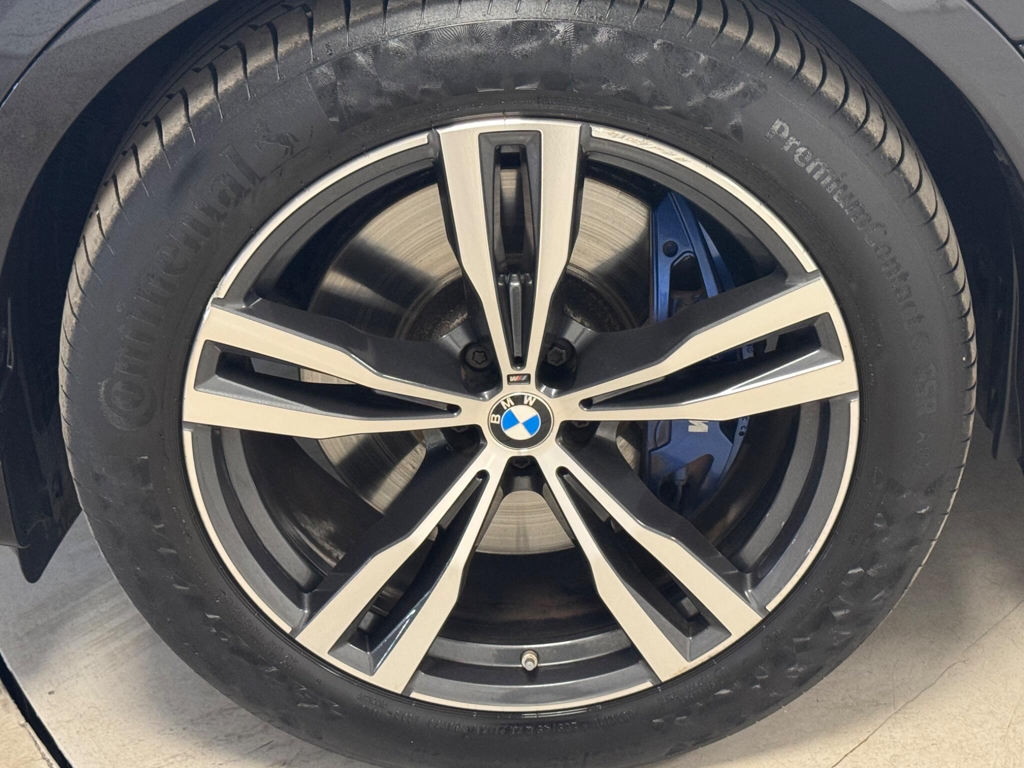BMW X7 view 24
