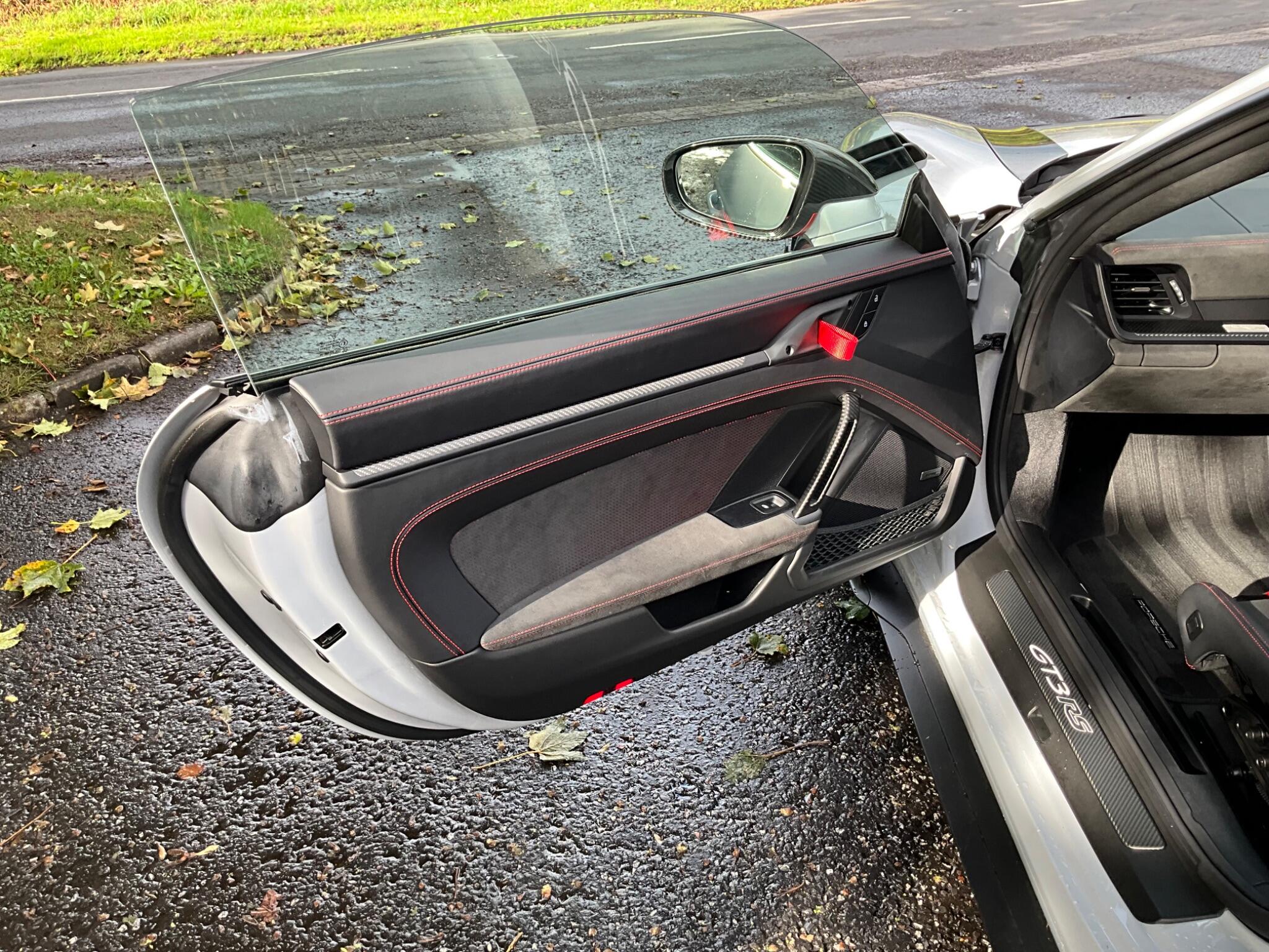 Porsche 911 view 32