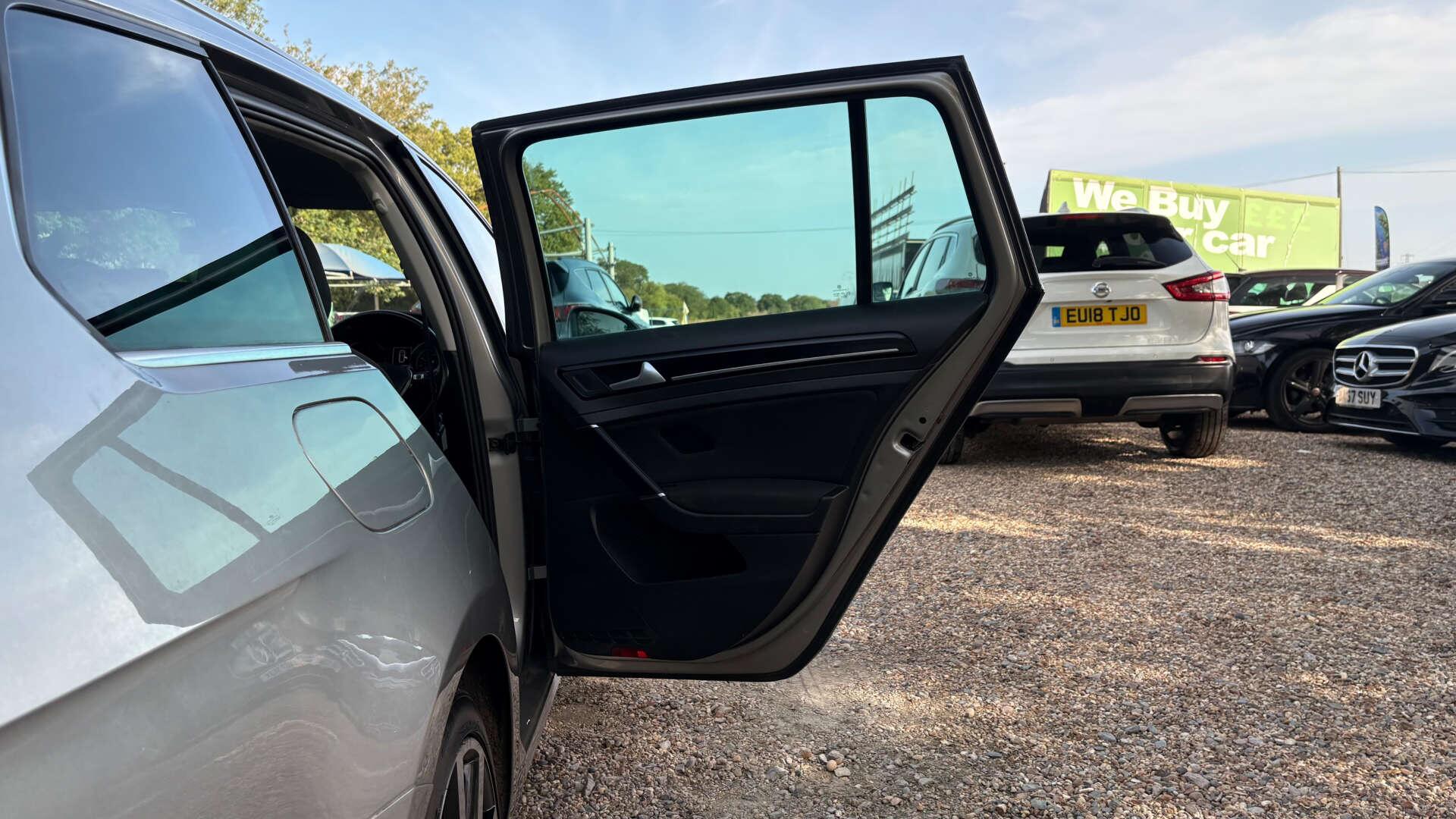 Volkswagen Golf view 41