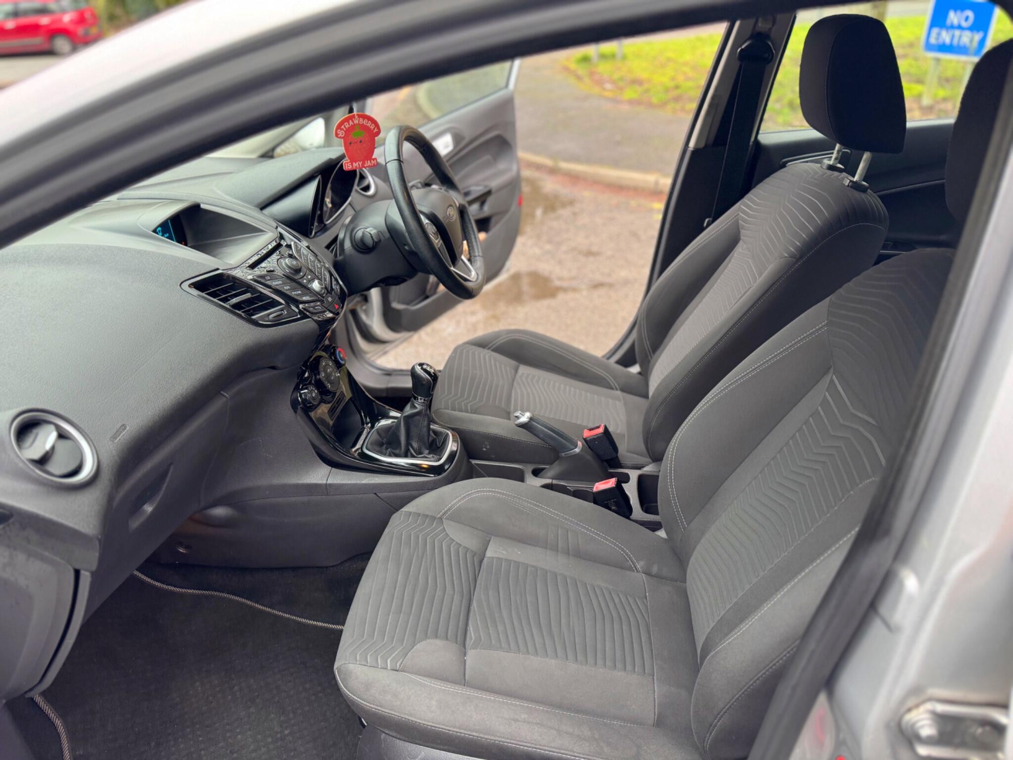 2014 Ford Fiesta 1.5 TDCi Zetec Euro 5 5dr image 40