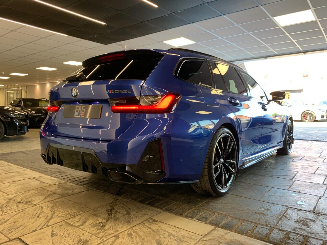 BMW 3 Series view 15