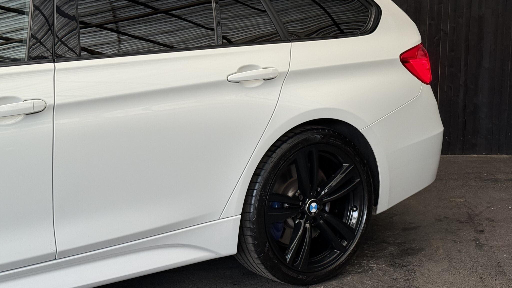 BMW 3 Series view 9