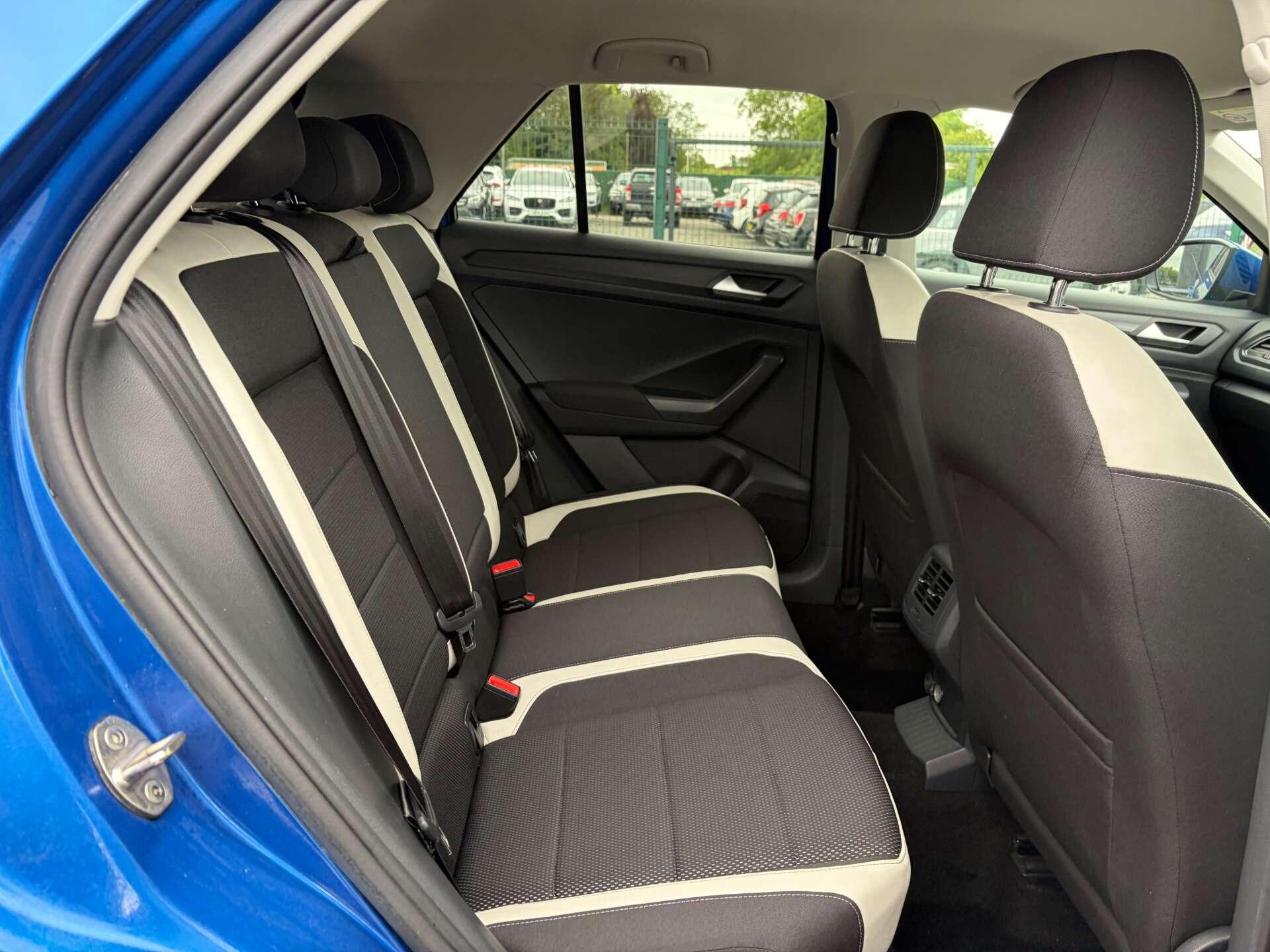Volkswagen T-Roc view 29