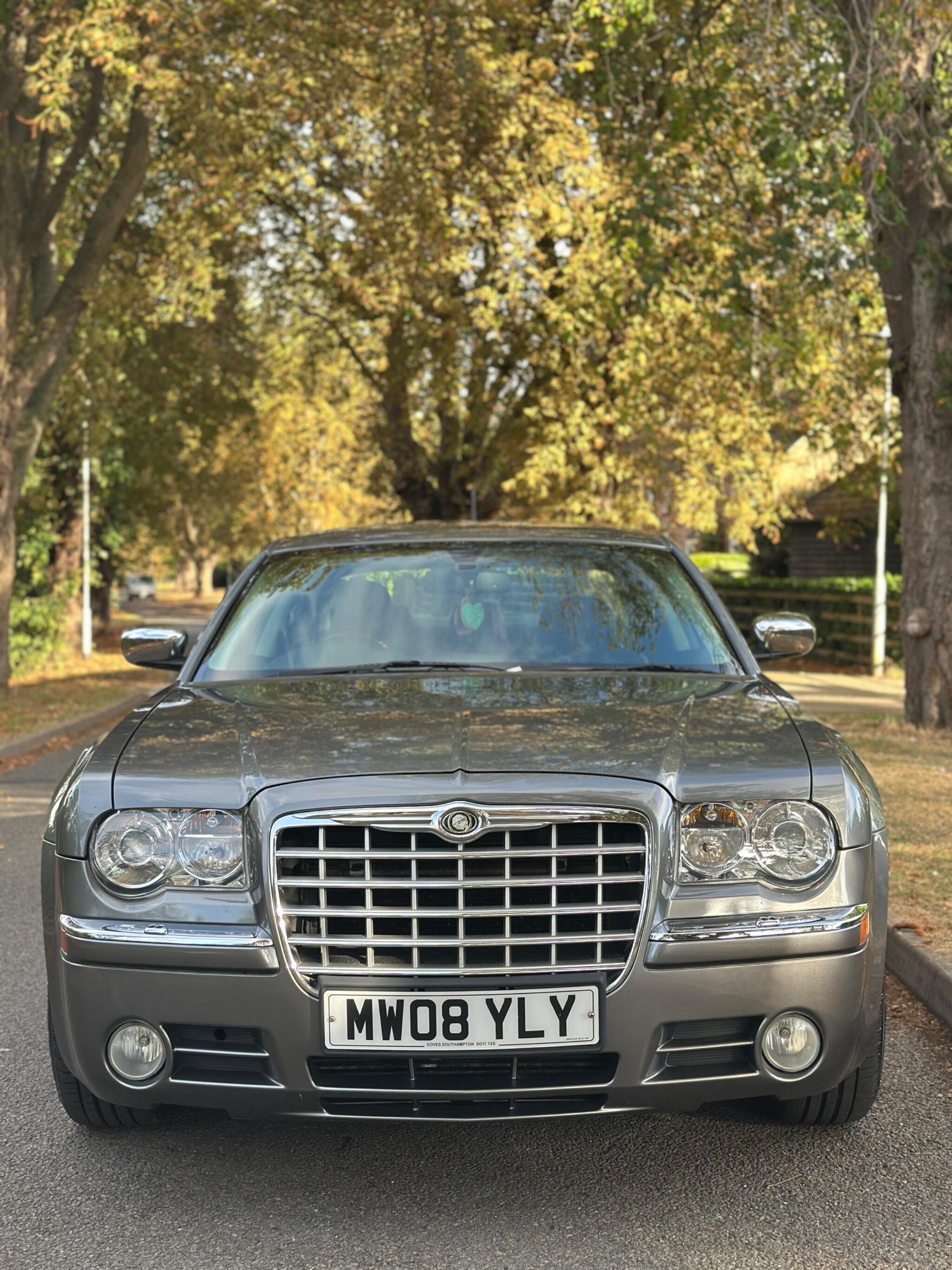 2008 Chrysler 300C image 5
