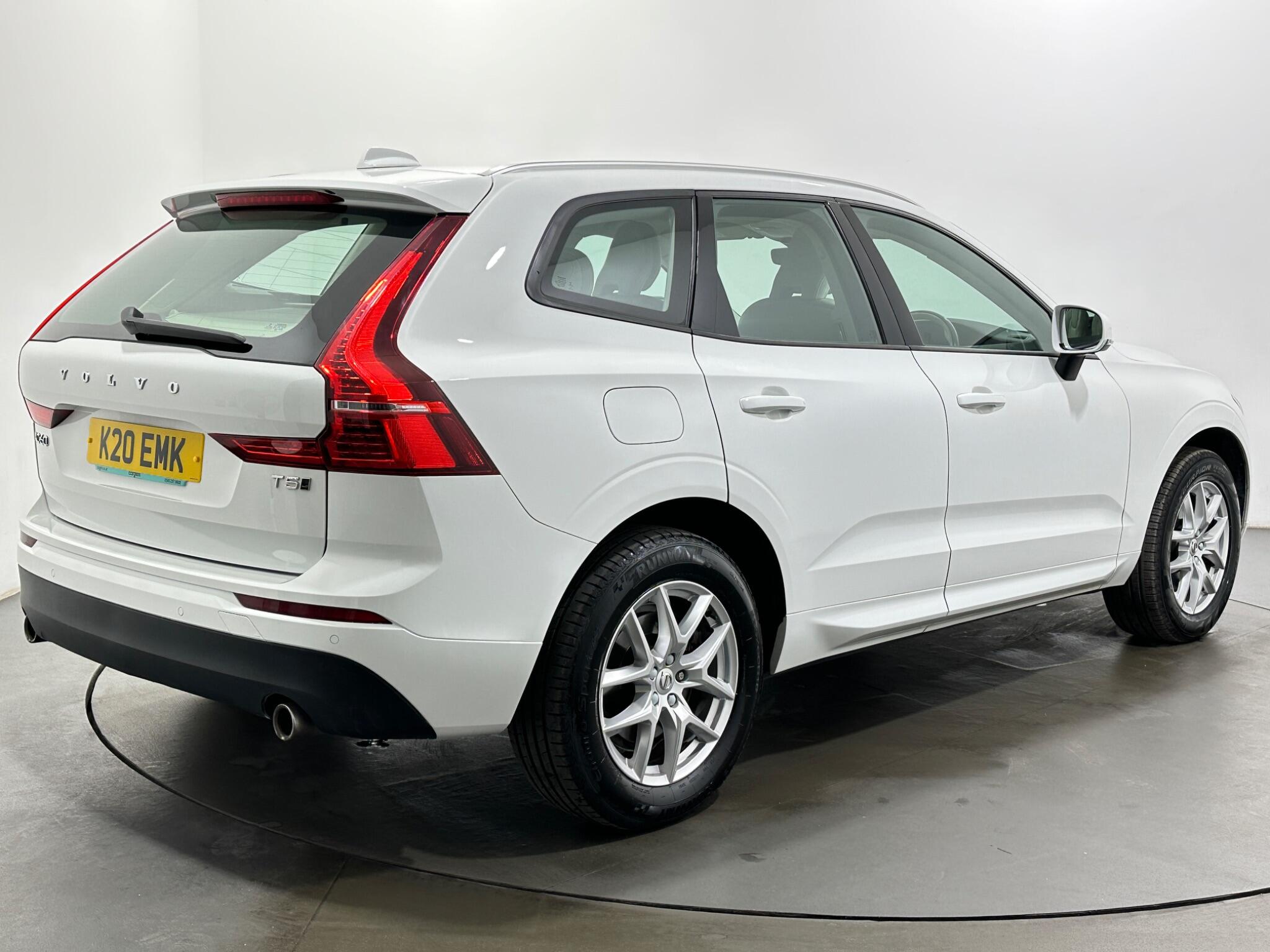 Volvo XC60 view 8