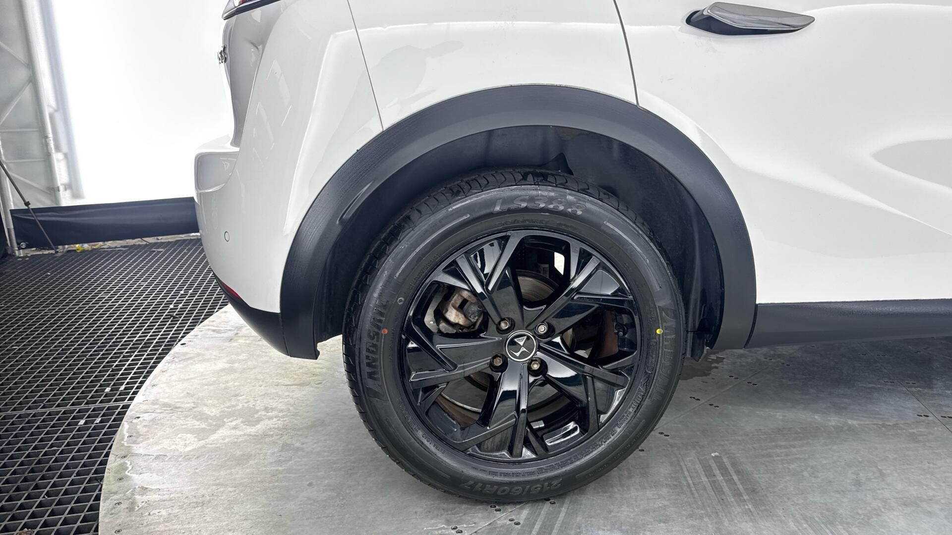 DS Automobiles DS 3 Crossback view 19