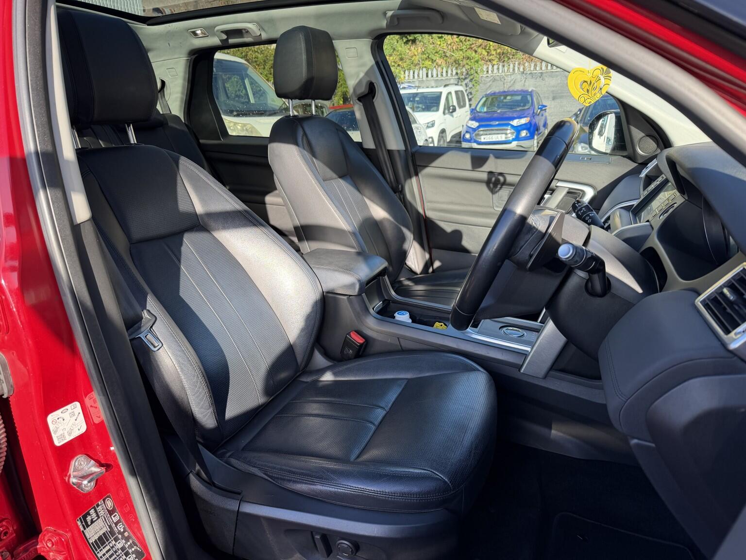 Land Rover Discovery Sport view 2