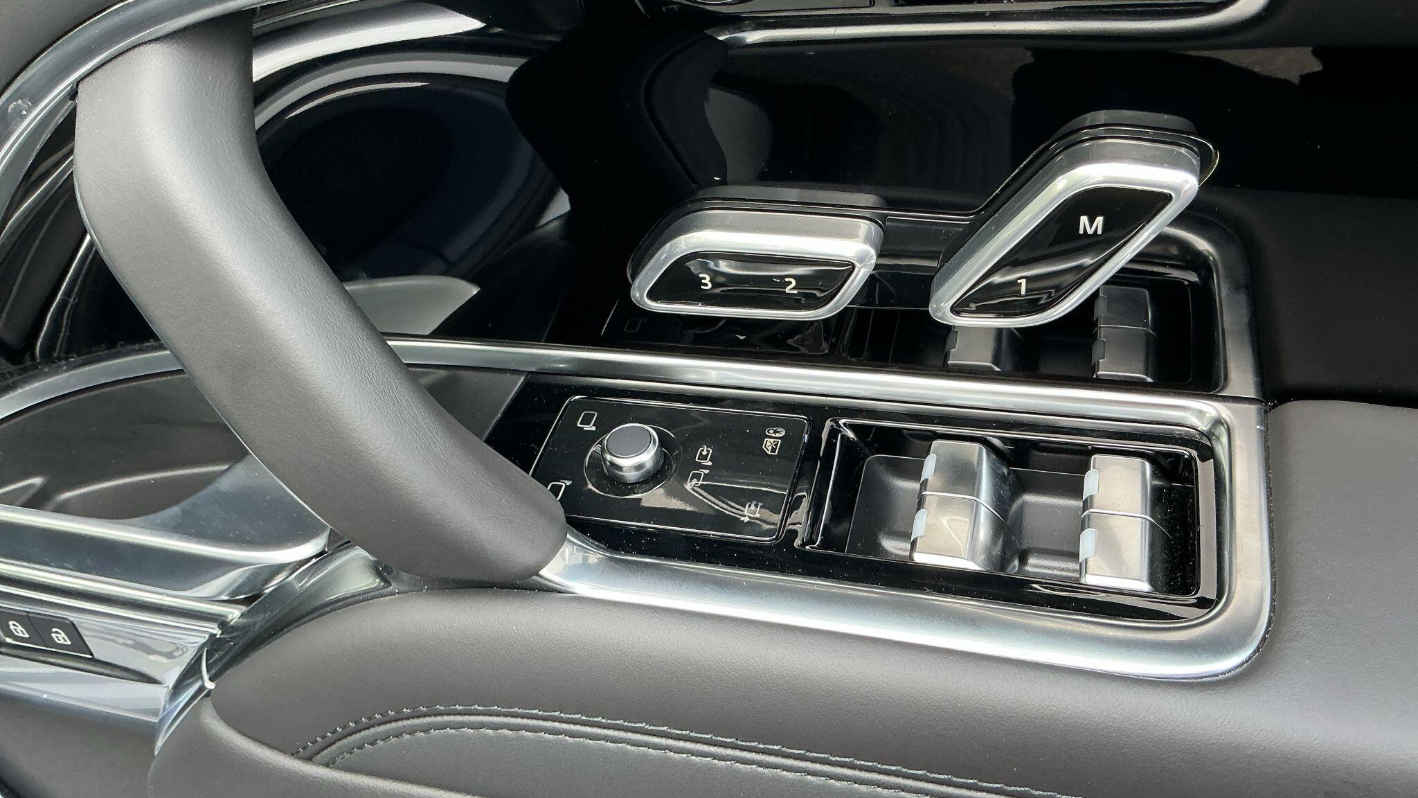 Land Rover Range Rover view 22
