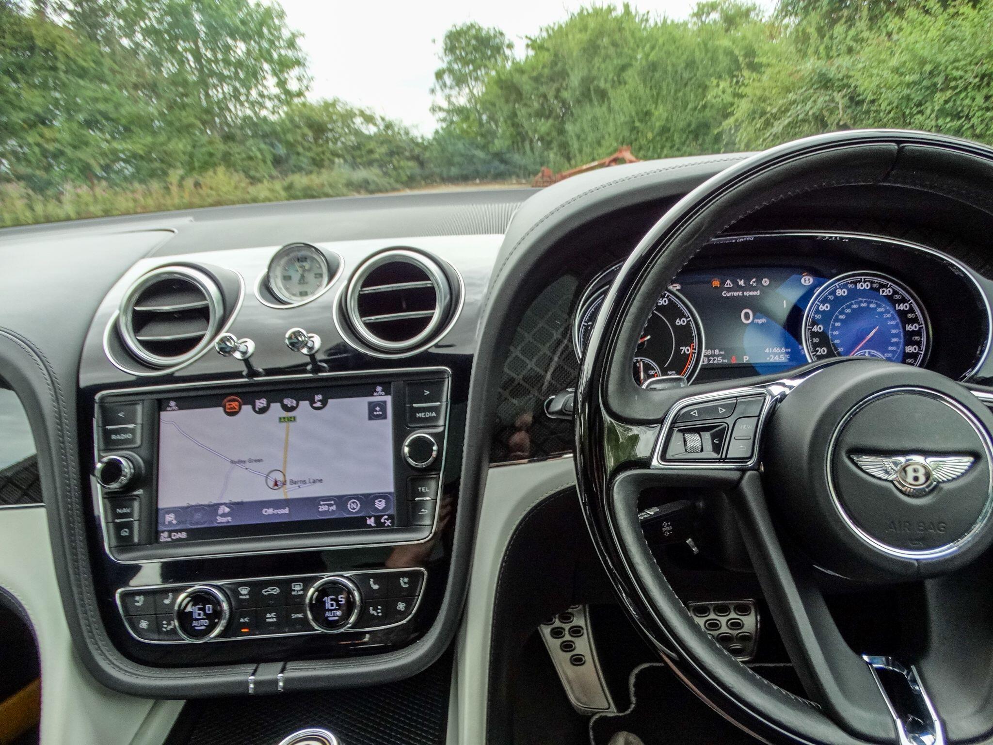 Bentley Bentayga view 8